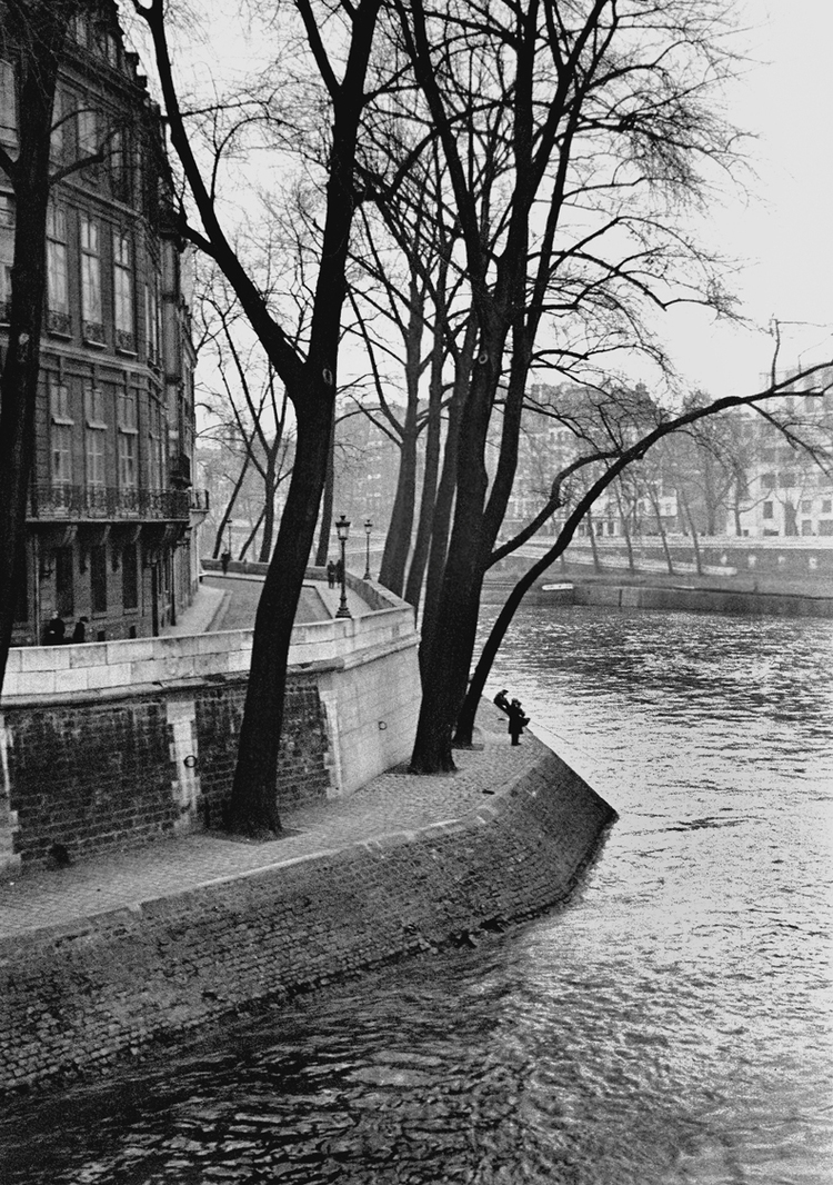 Bend in River, Paris 1937 © Fred Stein Archive